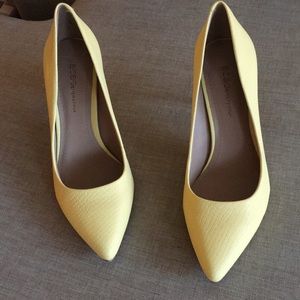 BCBG yellow pumps 5.5